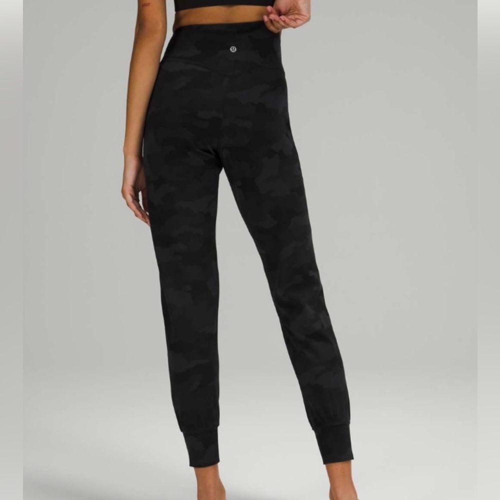 Lululemon Align Black Camo High-Waisted Joggers with Pockets - Like New - Size 2 - Picture 2 of 7